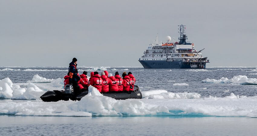 expedition-ships-cruising