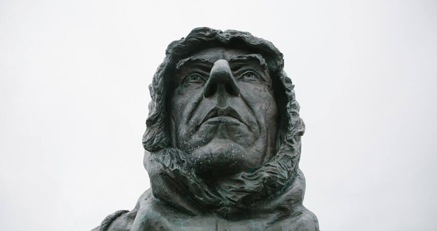 02_Roald-Amundsen-Statue